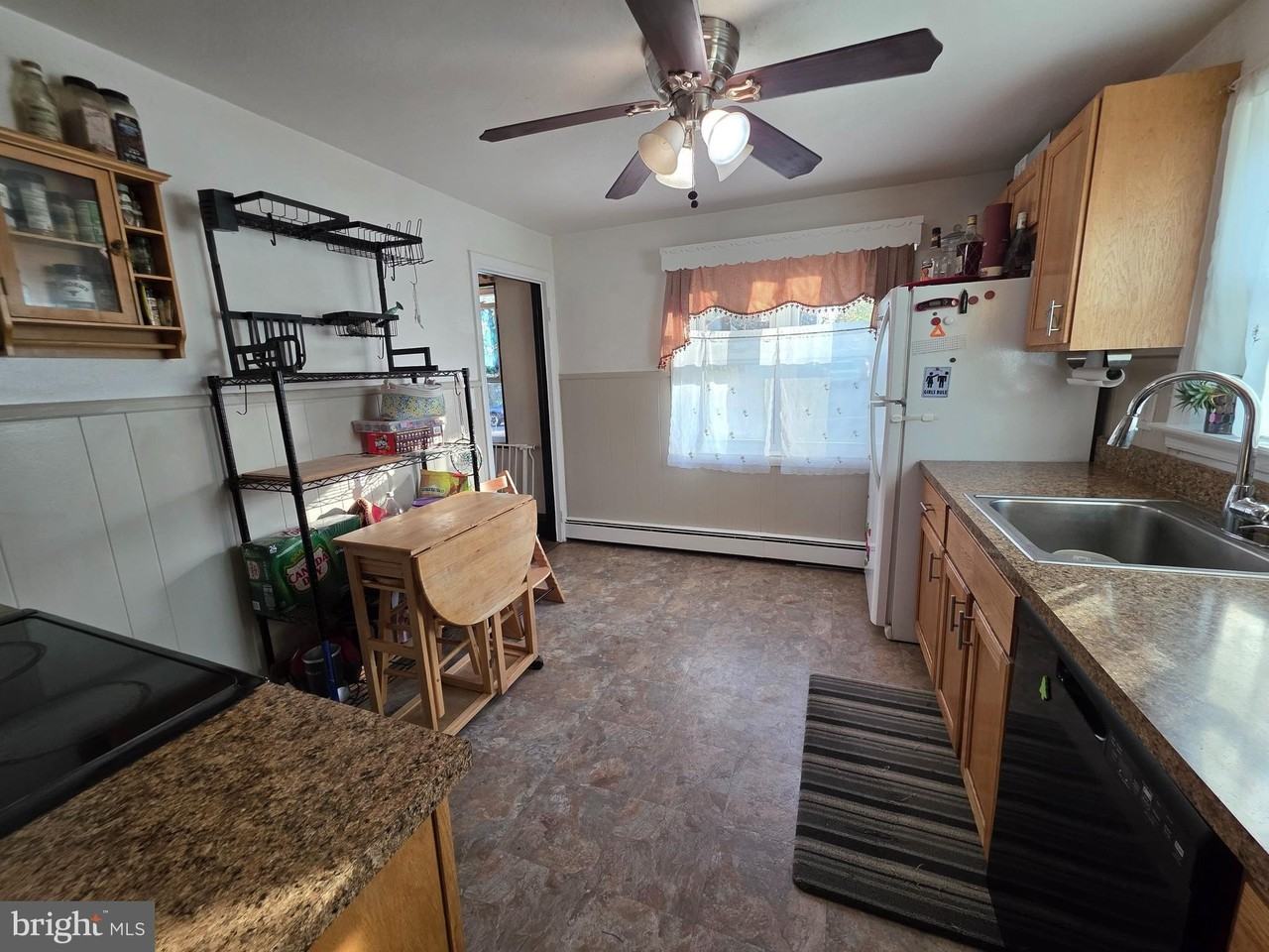 14 Scarlet Ave - Photo 5 of 21