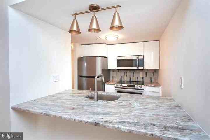 146 Oberlin Ter #15P - Photo 3 of 18