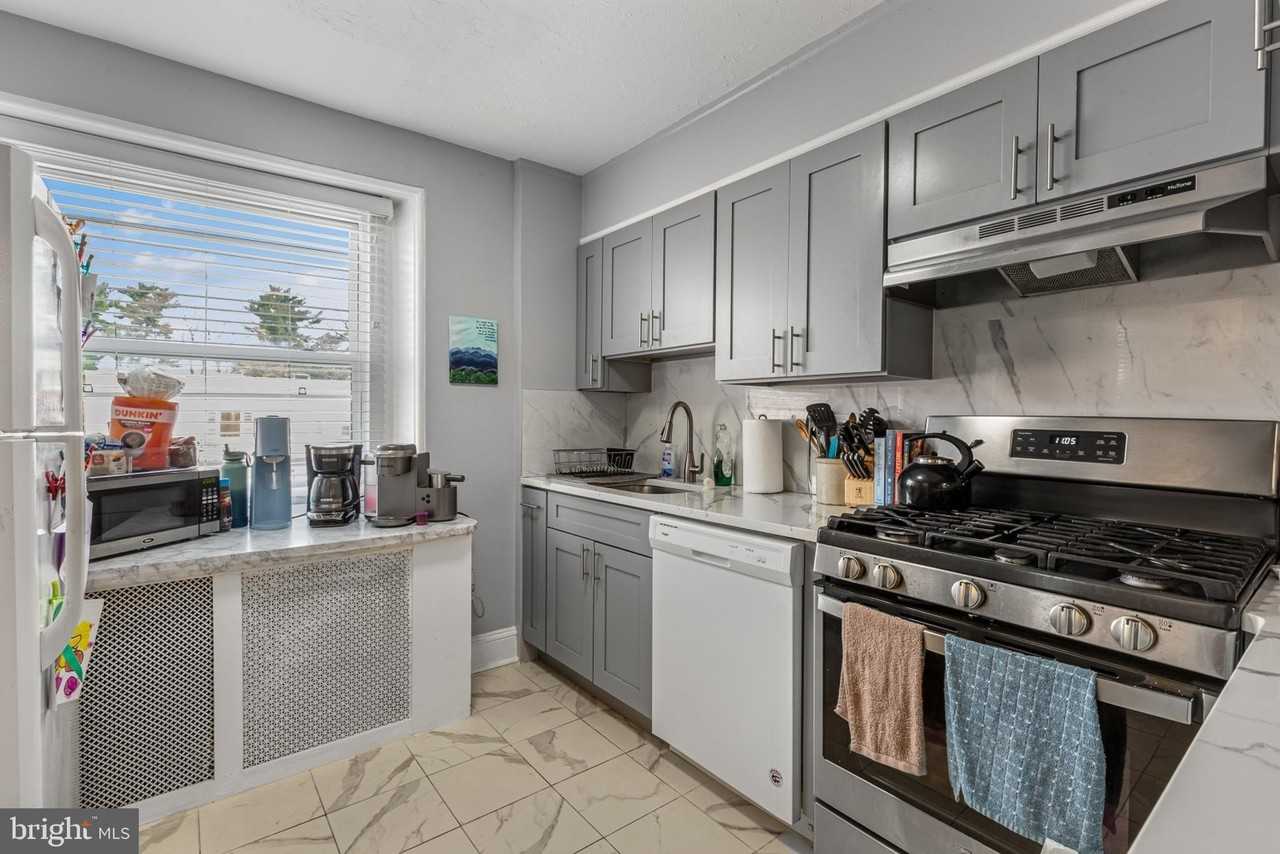 158 Montgomery Ave #2 - Photo 3 of 19