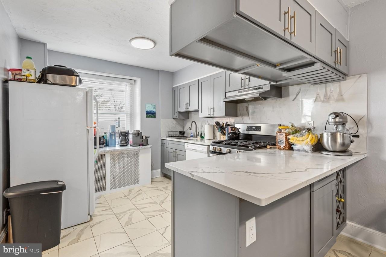 158 Montgomery Ave #2 - Photo 5 of 19