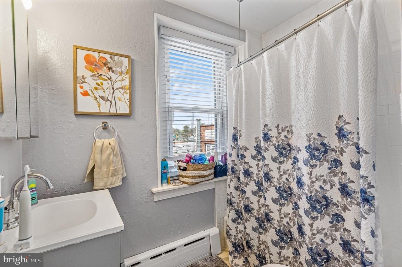 158 Montgomery Ave #2 - Photo 6 of 19