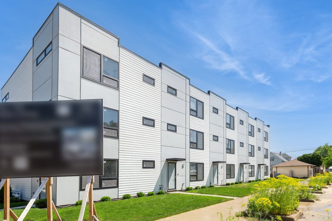 946 Beloit Ave #2 - Photo 4 of 38