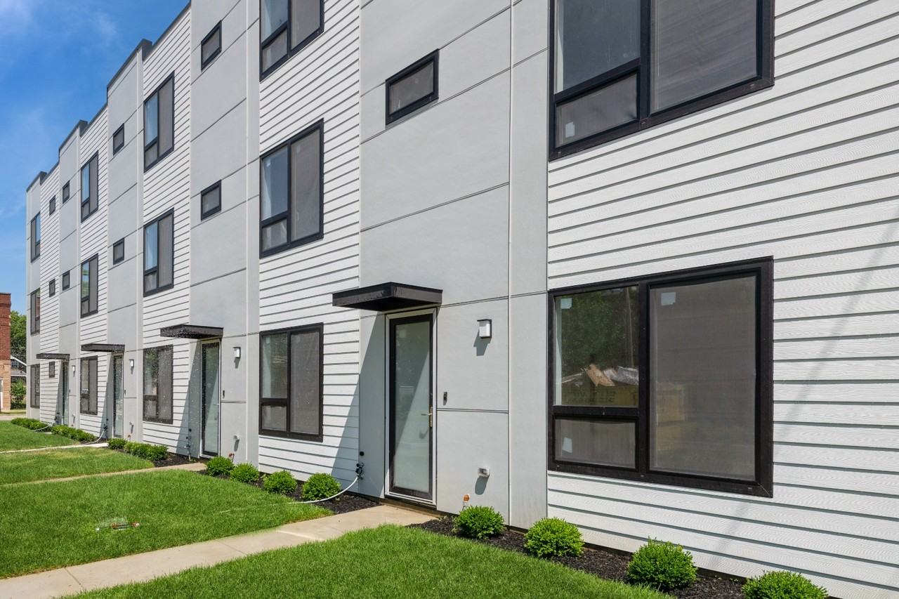 946 Beloit Ave #2 - Photo 5 of 38