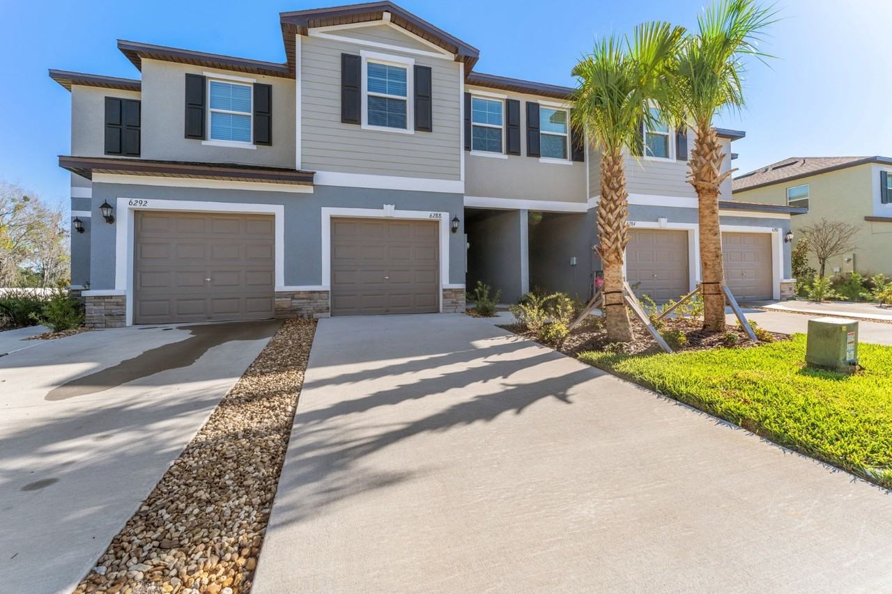 6288 Shiner St - Photo 2 of 33