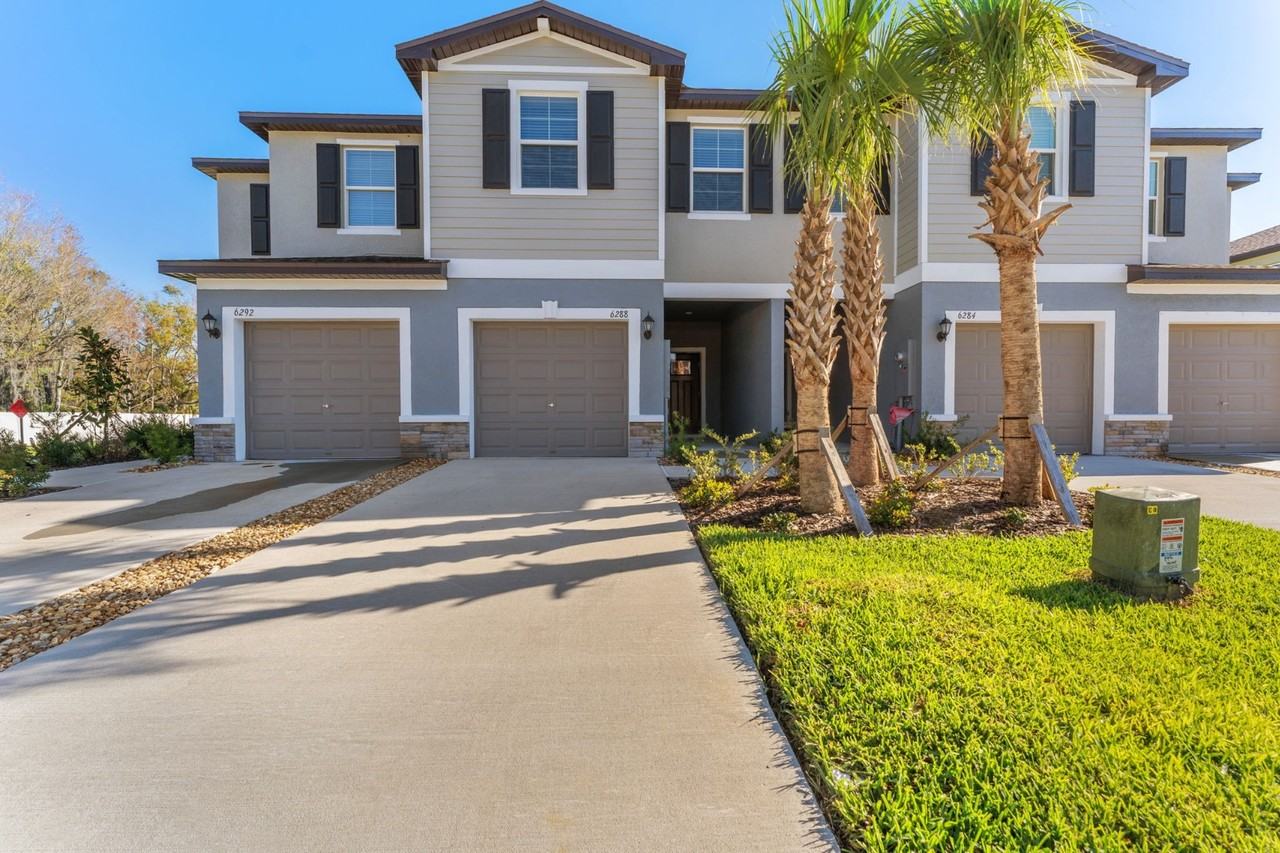 6288 Shiner St - Photo 3 of 33