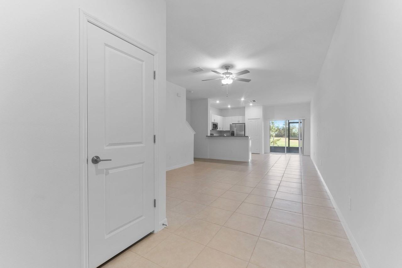 6288 Shiner St - Photo 4 of 33