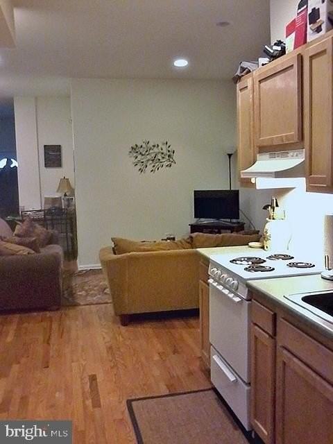 1531 Poplar St #1 - Photo 6 of 14