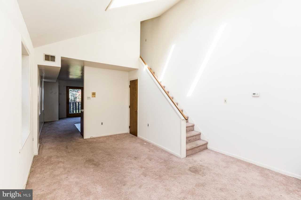 540 N 4th St #D - Photo 2 of 17