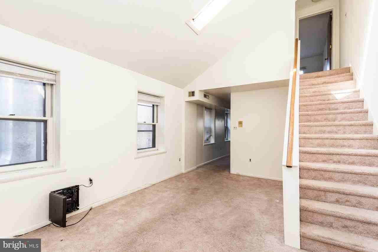 540 N 4th St #D - Photo 3 of 17