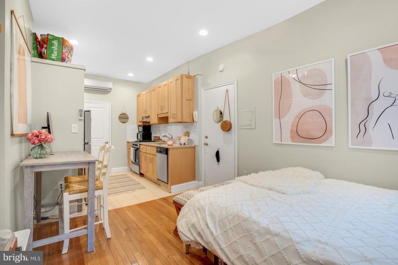 626 S 19th St #1F - Photo 3 of 13