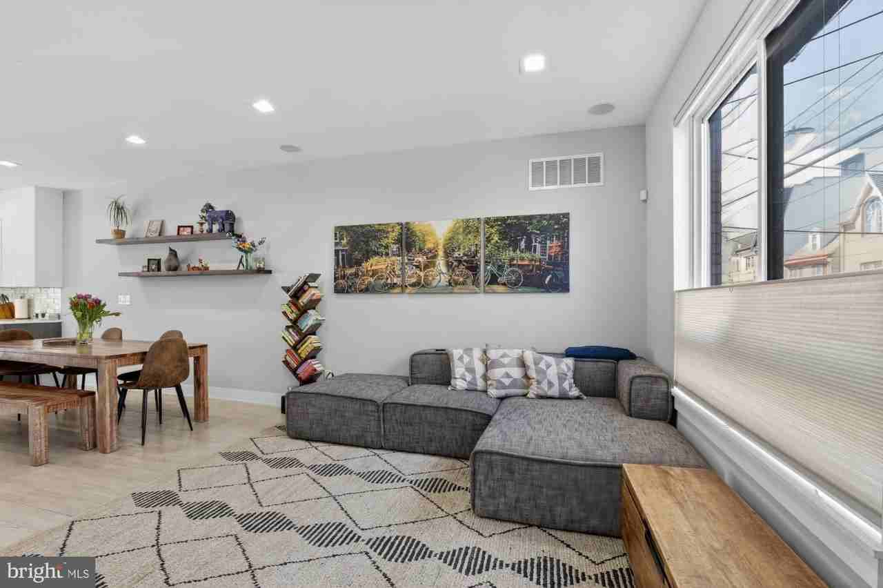 722 E Thompson St - Photo 2 of 48