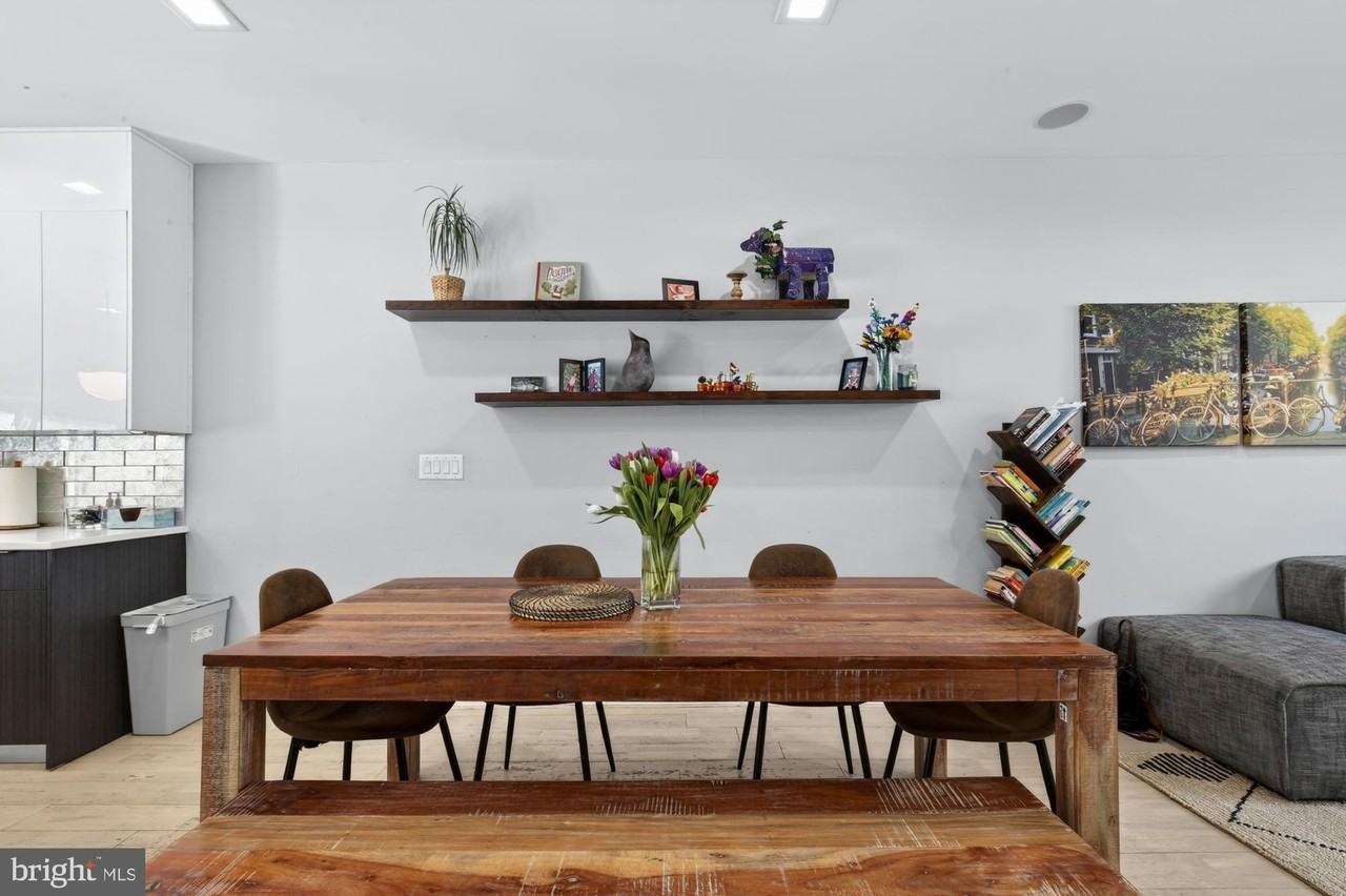 722 E Thompson St - Photo 6 of 48