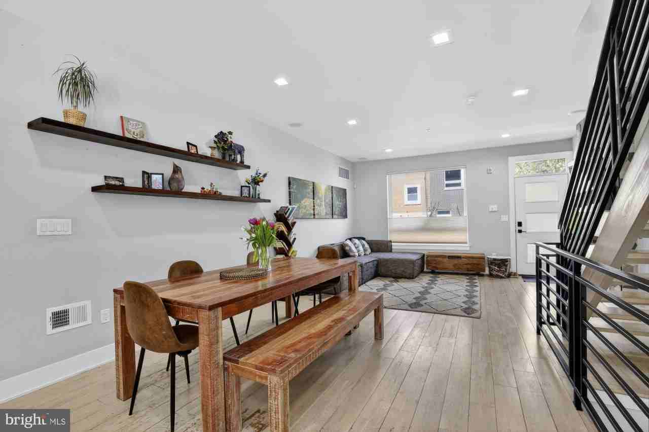 722 E Thompson St - Photo 7 of 48