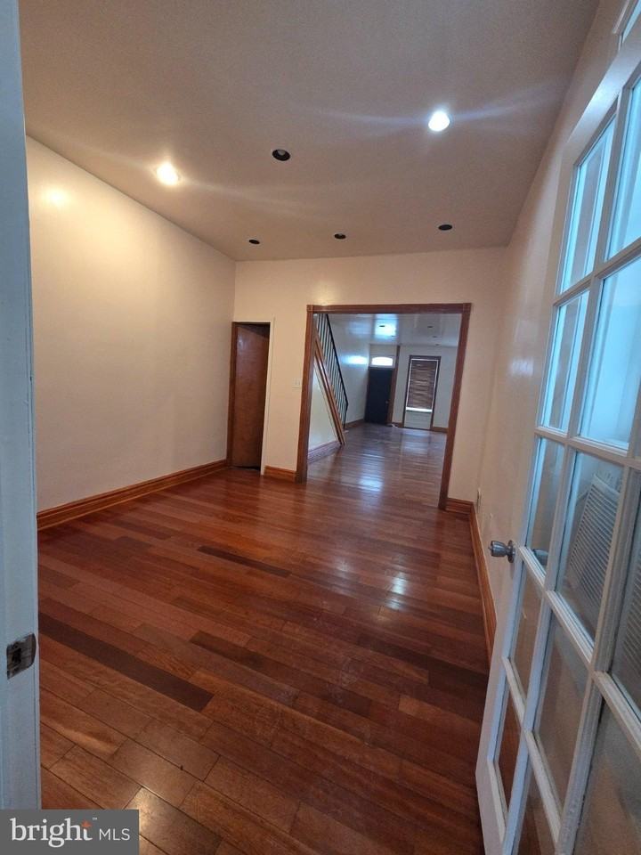 524 Snyder Ave - Photo 2 of 12