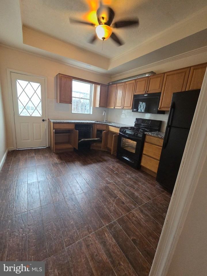 524 Snyder Ave - Photo 3 of 12