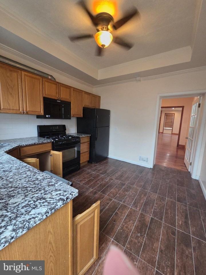 524 Snyder Ave - Photo 4 of 12