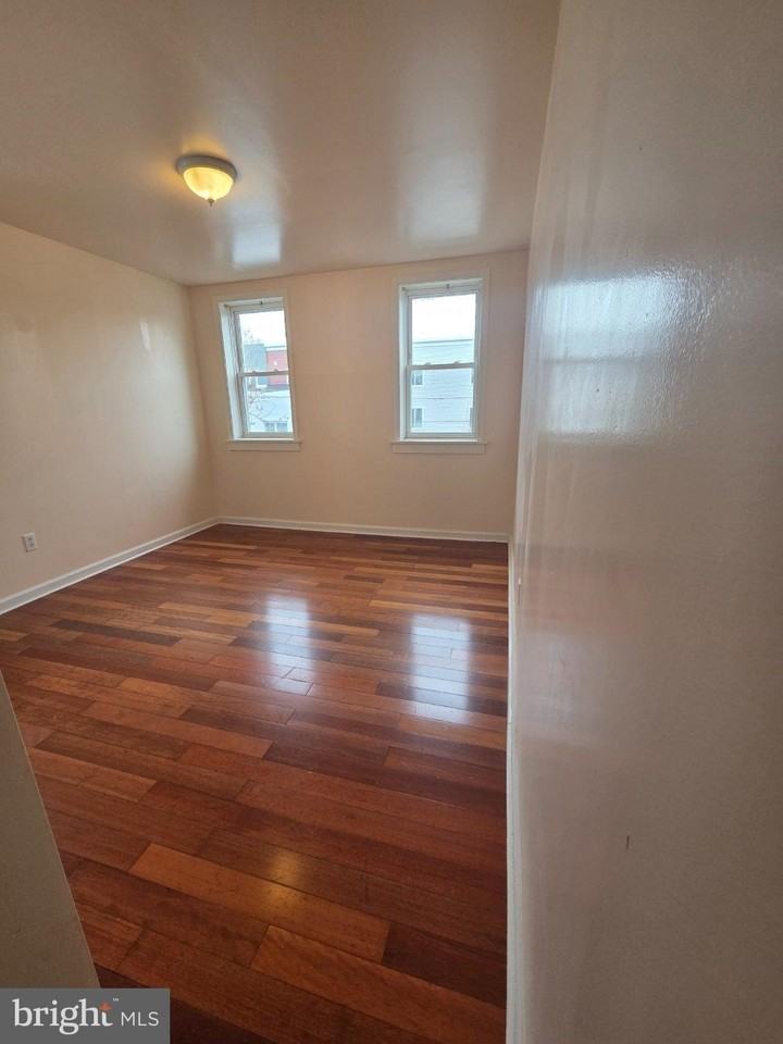 524 Snyder Ave - Photo 7 of 12