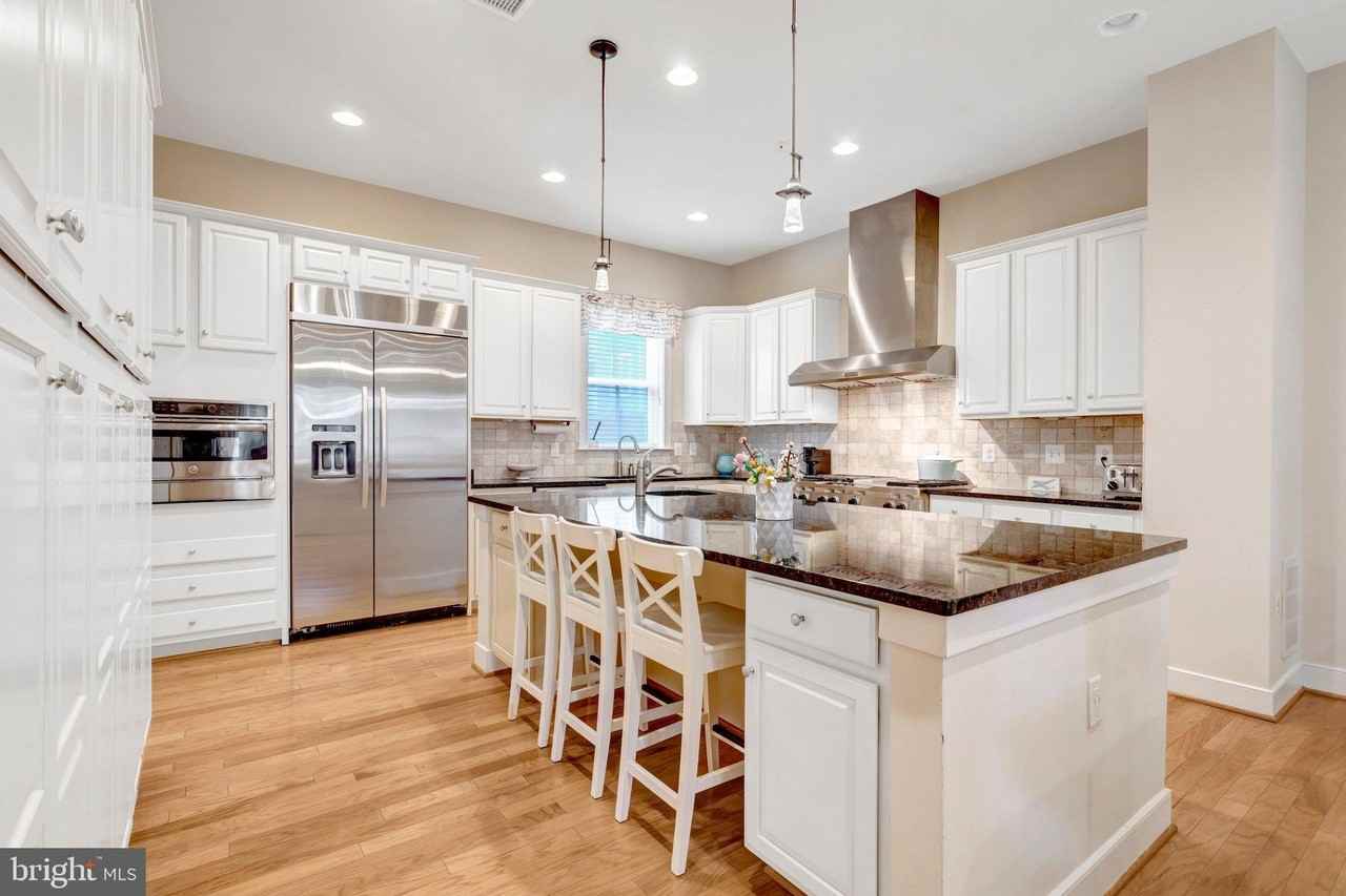 711 Mckenzie Ave - Photo 2 of 50