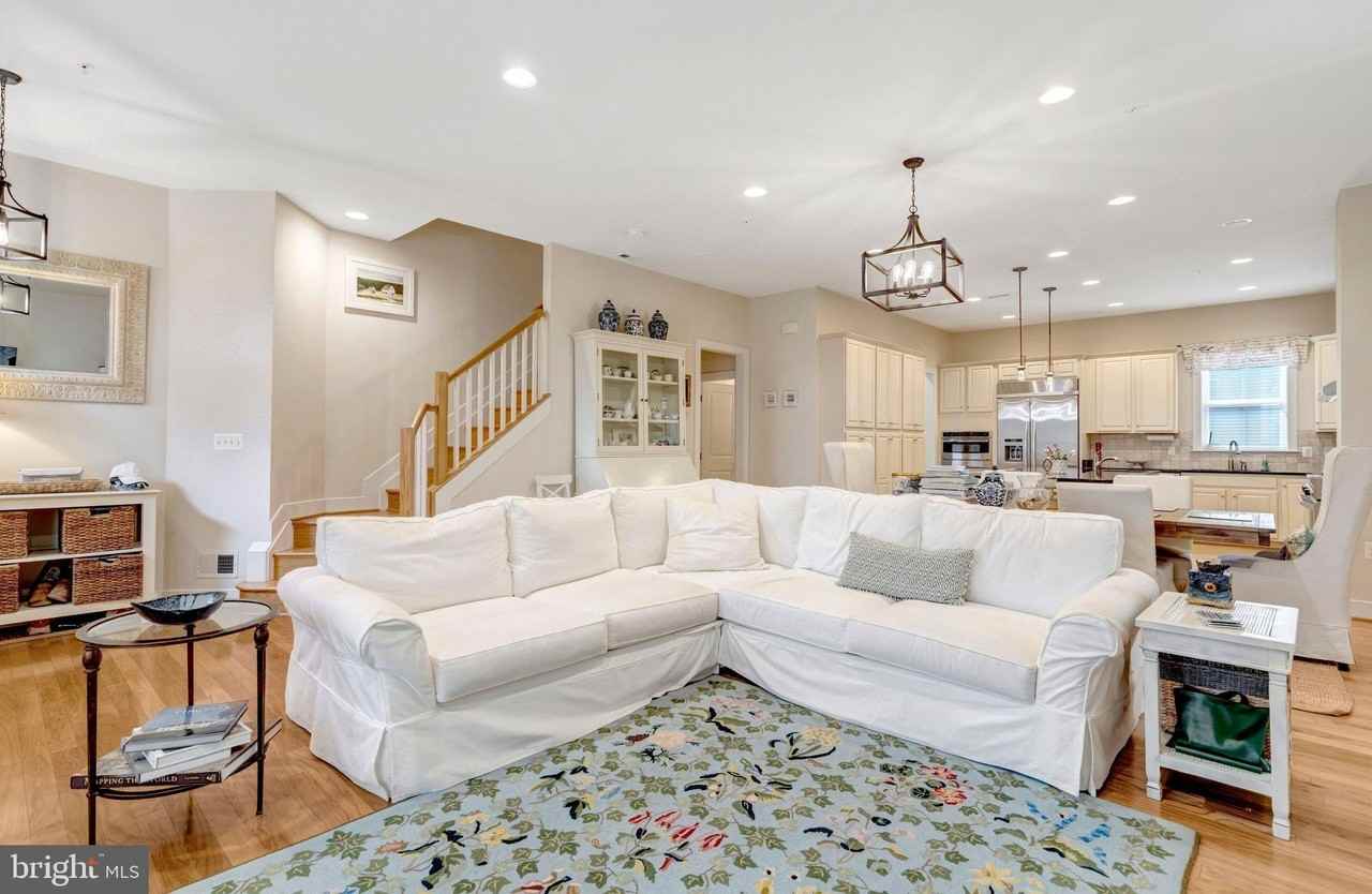 711 Mckenzie Ave - Photo 7 of 50