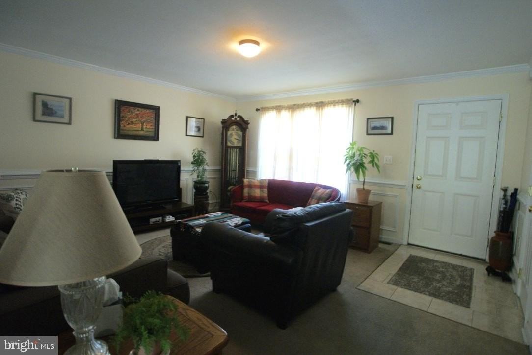 104 Eastside Ln - Photo 3 of 17