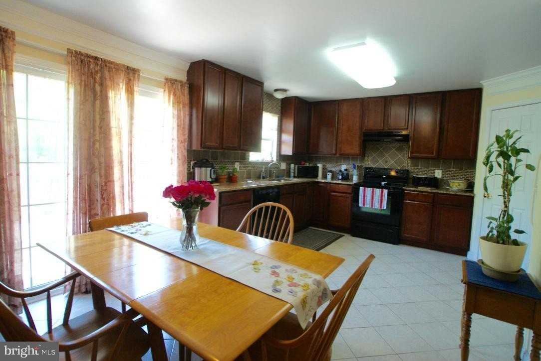 104 Eastside Ln - Photo 4 of 17