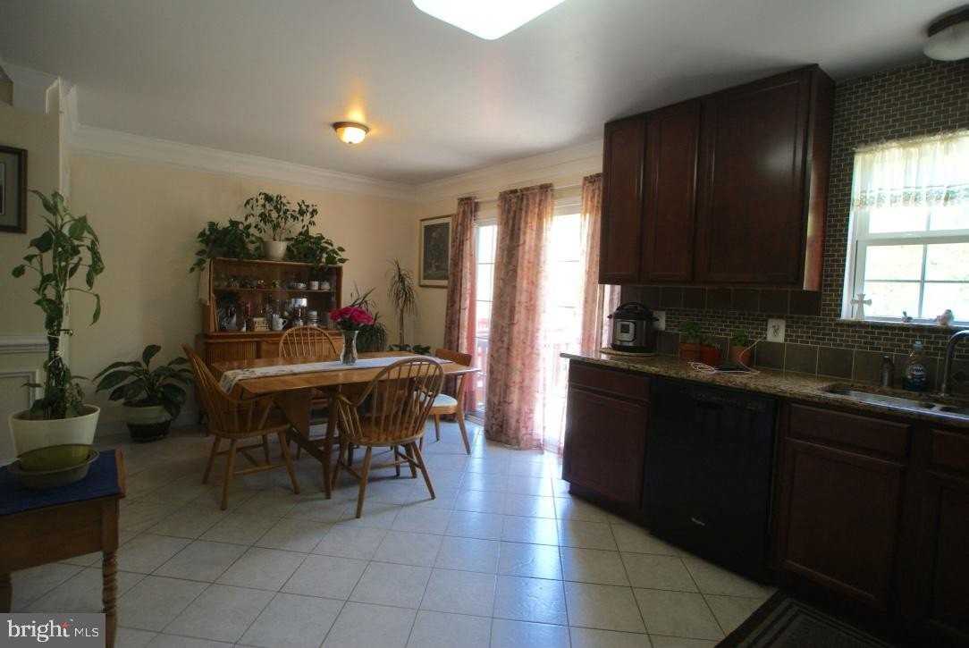 104 Eastside Ln - Photo 5 of 17