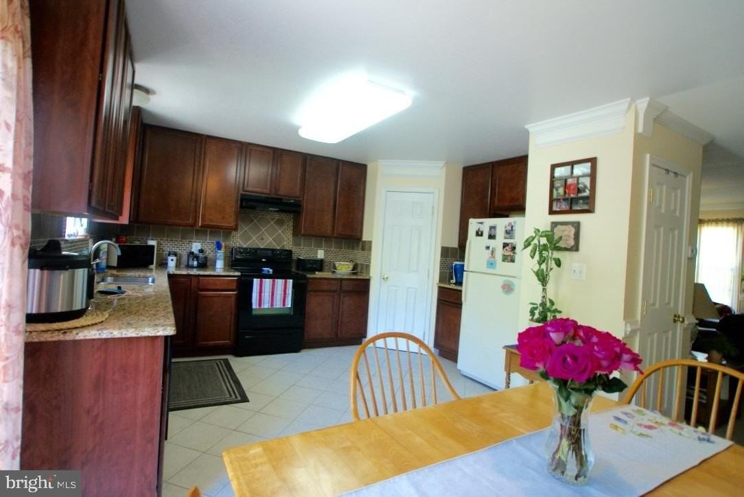 104 Eastside Ln - Photo 6 of 17