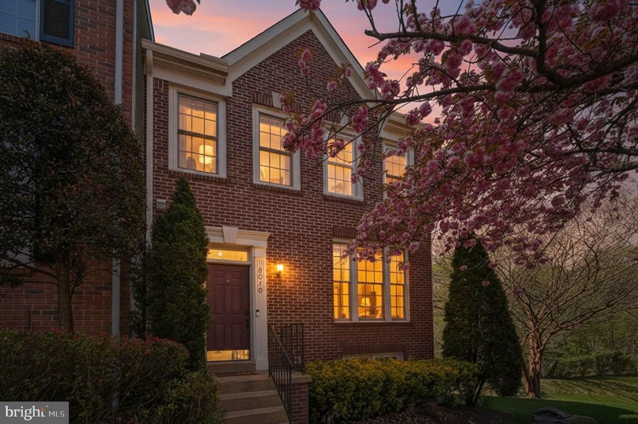 8010 Readington Ct - Photo 5 of 50