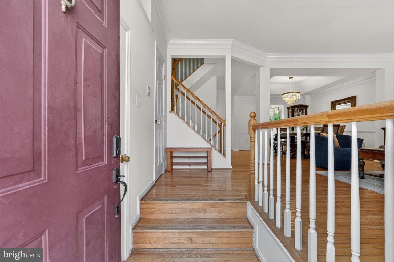 8010 Readington Ct - Photo 7 of 50