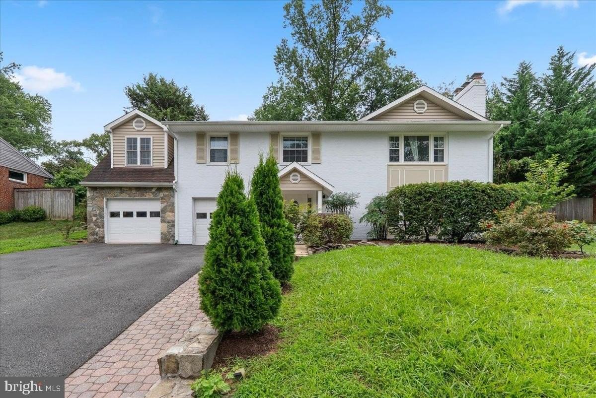 7029 Old Dominion Dr - Photo 2 of 3