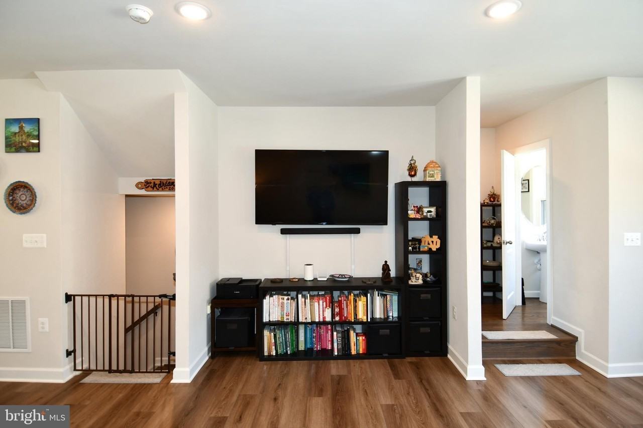 7211 Mountaineer Dr - Photo 3 of 50