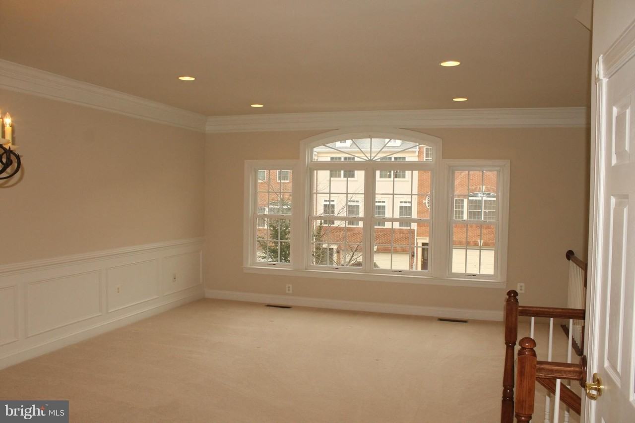 47567 Royal Burnham Ter - Photo 3 of 24