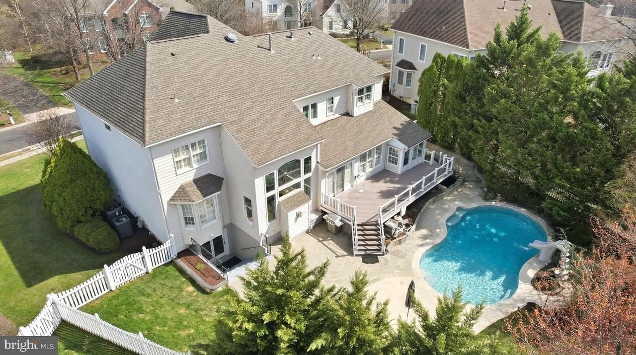 19925 Interlachen Cir - Photo 4 of 50