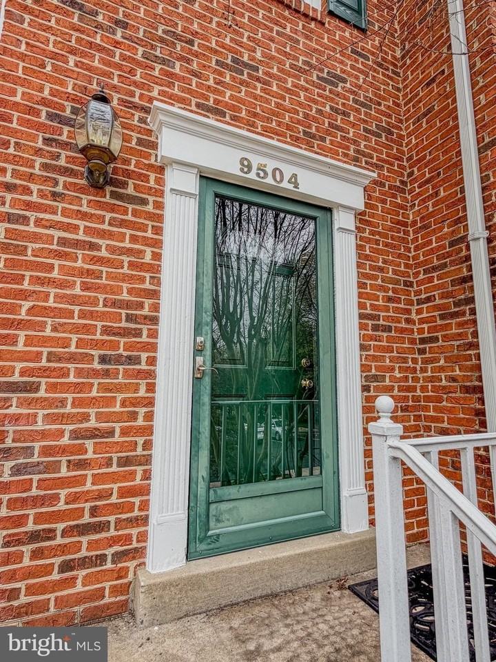 9504 Brigantine Ln - Photo 4 of 32