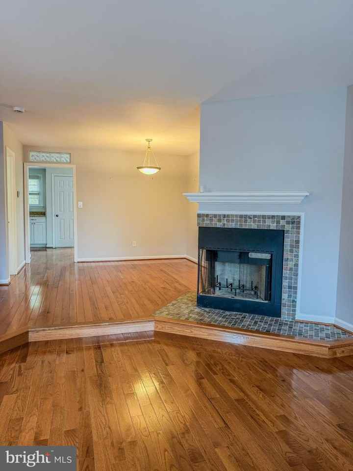 9504 Brigantine Ln - Photo 6 of 32