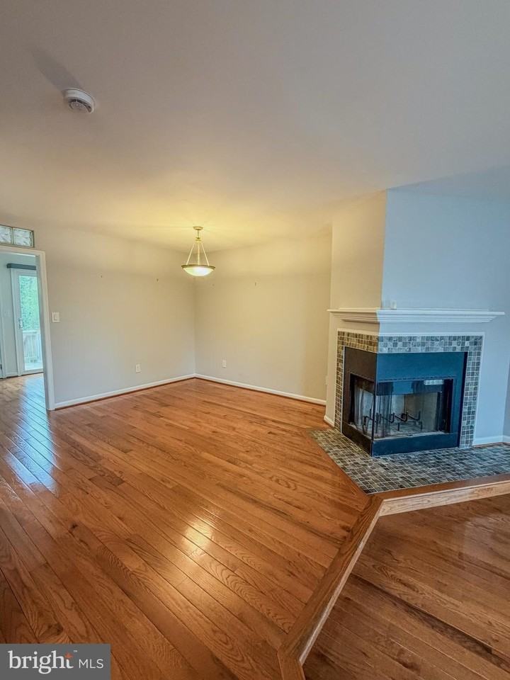 9504 Brigantine Ln - Photo 7 of 32