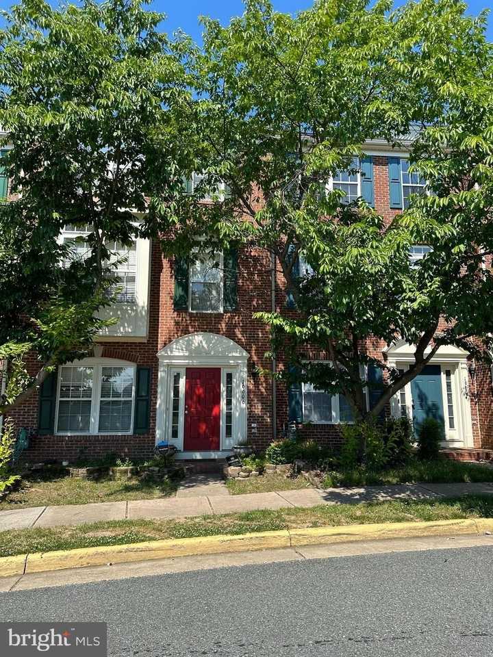 16606 Barge Cir - Photo 2 of 7