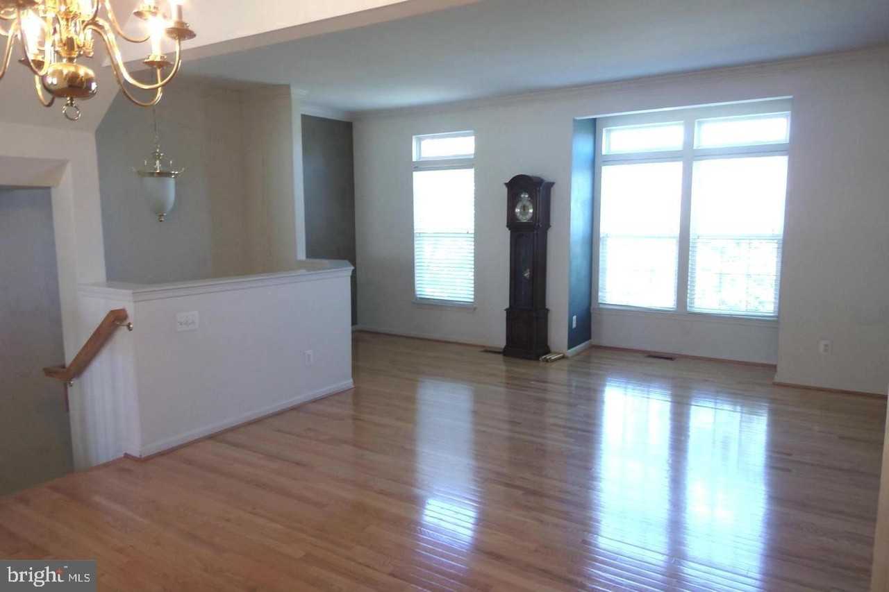 16606 Barge Cir - Photo 4 of 7