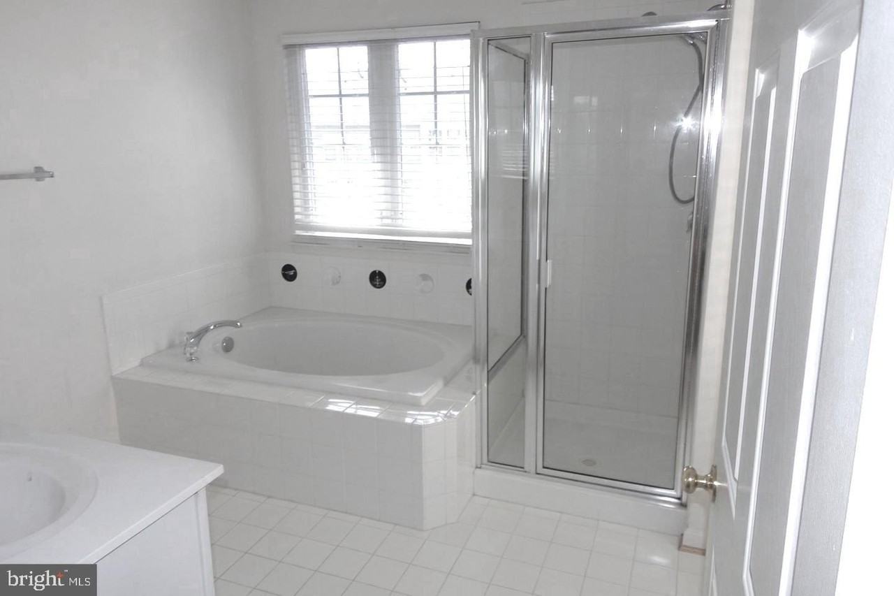 16606 Barge Cir - Photo 7 of 7