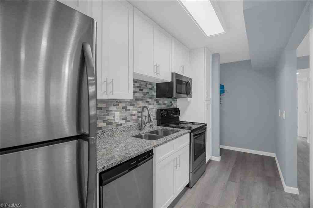105 Dahl St - Photo 7 of 34