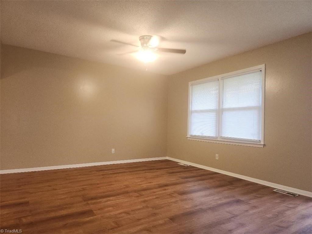 3878 Pembrooke Rd - Photo 5 of 8