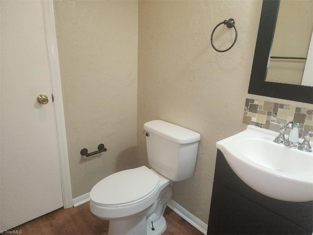 3878 Pembrooke Rd - Photo 6 of 8