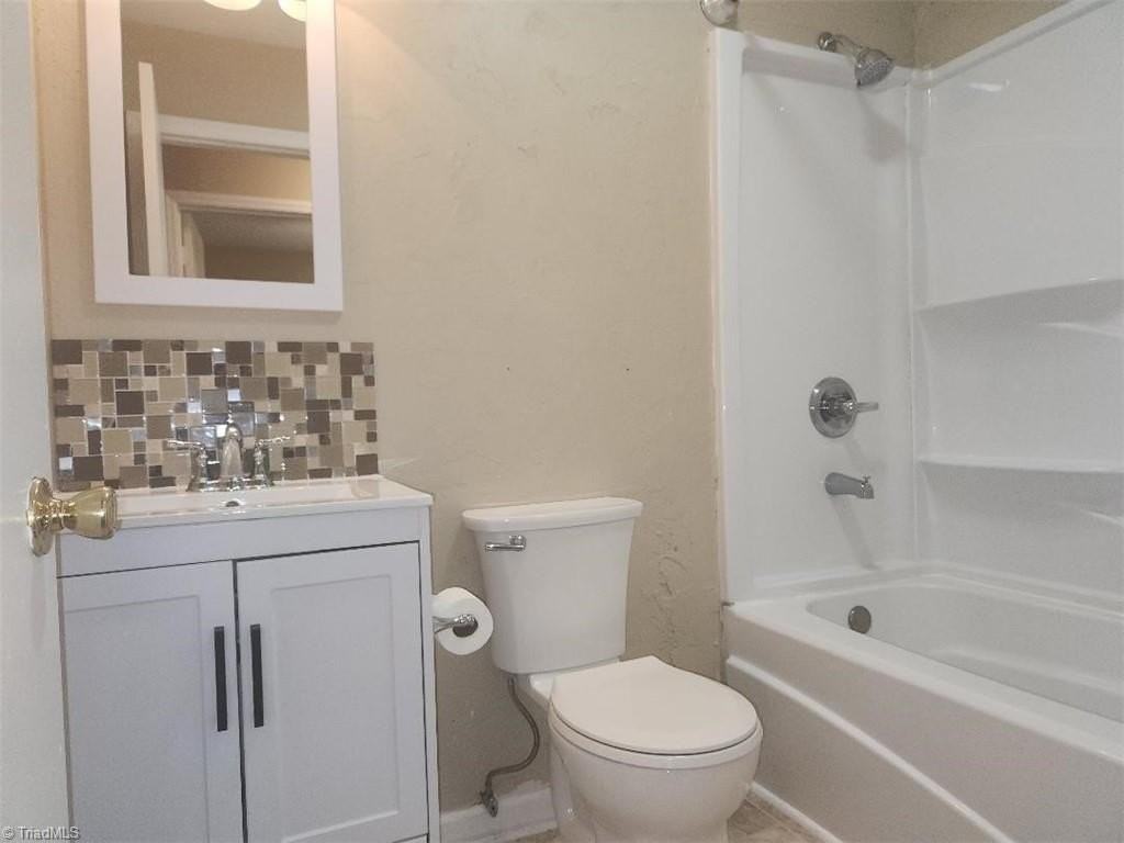 3878 Pembrooke Rd - Photo 7 of 8