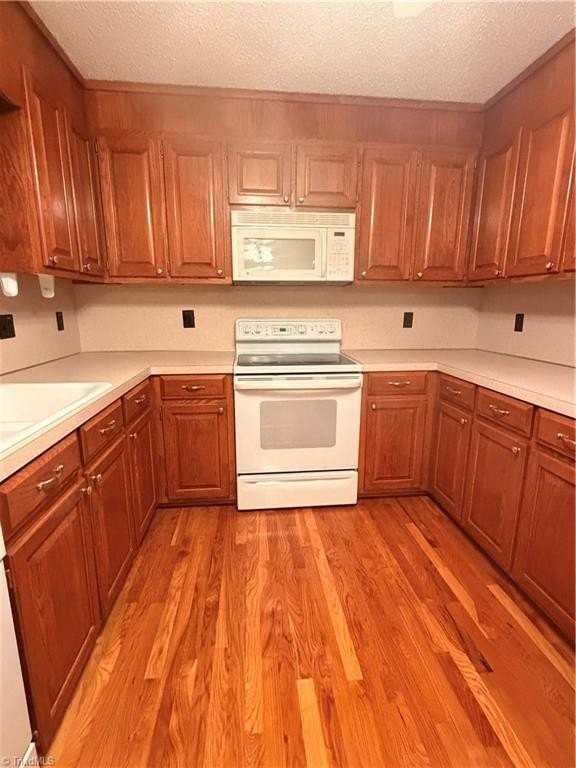 415 Watkins Rd - Photo 4 of 17