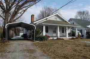 featured image of 819 Watson Ave