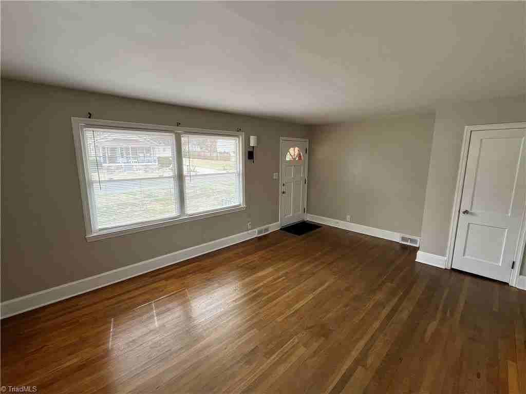 343 Elmwood Dr - Photo 7 of 44