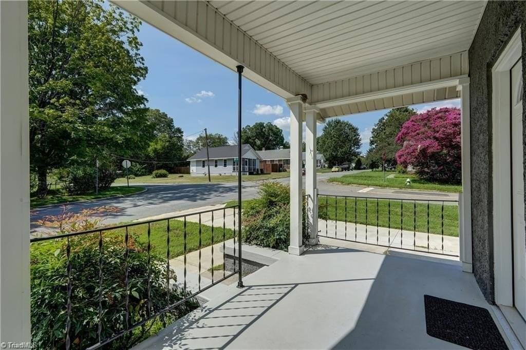 2318 Spruce St - Photo 3 of 23