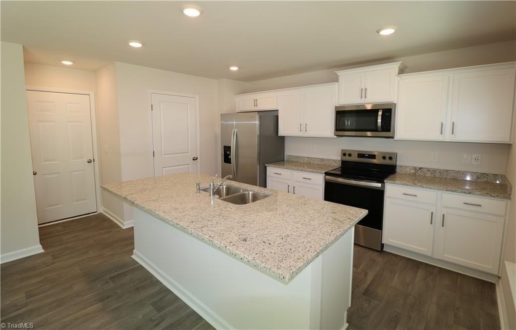 182 Carriage Cove Cir - Photo 2 of 23