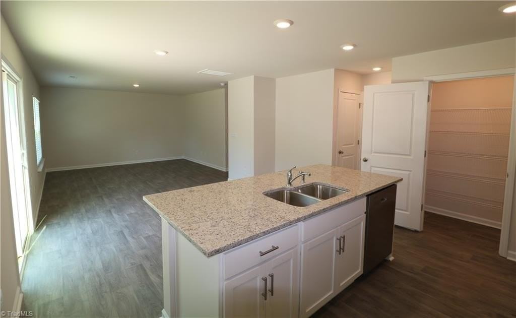 182 Carriage Cove Cir - Photo 3 of 23