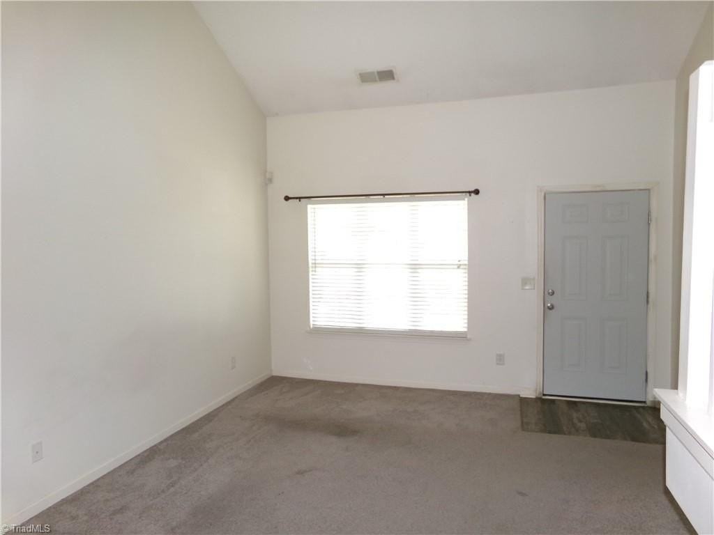 211 Malamute Ln - Photo 3 of 18